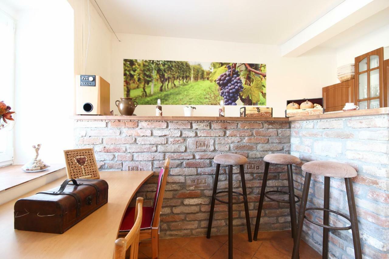 Penzion Bazen Vino Sklep U Palecku Zaječí Eksteriør billede